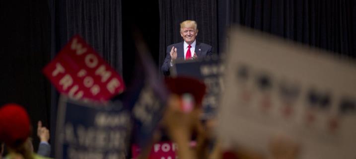 President Trump at a June 21 “Make America Great Again” rally in Iowa following the imposition of fresh sanctions on Russian companies and individuals over the conflict in Ukraine. © Daniel Acker/Bloomberg via Getty Images 